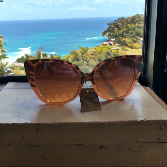 Cogni-Wear Sunglasses NWT Cat Eye Leopard UV400 - Picture 2 of 3